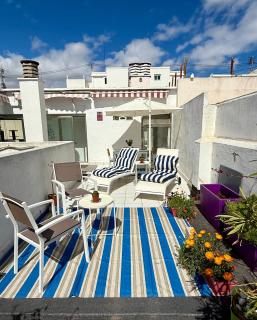 Habitación privada con Baño en un moderno y céntrico Atico en Ciutat Vella - 0