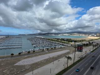 Sea View Apartment Walk to Beach and Marina - 7