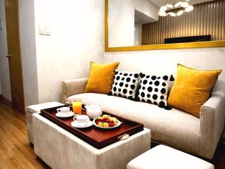 SOHO 841 Suites 1BR 400Mbps WiFi Near SM Fairview - 2