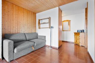 Capricorne RS1 sur la place du village a Anzere - 9