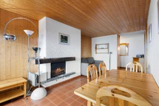 Capricorne RS1 sur la place du village a Anzere - 7