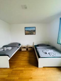 Ferienwohnung Adelsried 1 - 2