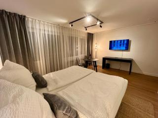 G&P Housing Apartments - Shared Apartment Deluxe Zimmer mit eigenem Badezimmer WC und großer Küche - 1
