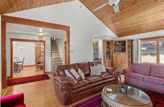 Cozy Family Cabin Deck & Fire Table Sleeps 10 - 3