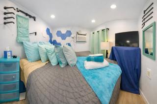 Tropical Garden Tiny House Miami - Bathroom and kitchen in Main House - 0