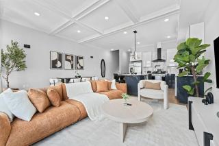 Bold & Beautiful, Mins to NYC, Sleeps 10 - 0