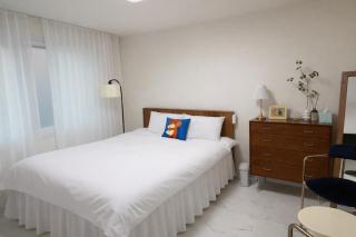 Stay in Breeze, 넓은 3룸 3베드, 2호선신림역세권, 호텔침구,홍대강남20분,단독주택1층 전체 - 7
