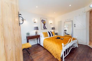 Heron Stays Bath- Charming Village Cottage, 3 Bedrooms, Parking, Garden, Just 3 Miles to Bath Centre, Sleeps 6 - 2