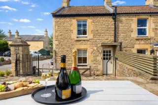 Heron Stays Bath- Charming Village Cottage, 3 Bedrooms, Parking, Garden, Just 3 Miles to Bath Centre, Sleeps 6 - 0