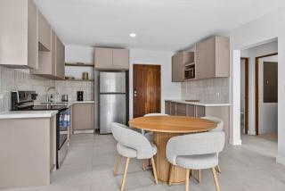 Modern Escape with Balcony in La Rambla - 3