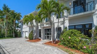 Waterfront Luxury Estate with Private Dock Lighthouse Point - 6