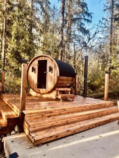 Riverfront getaway with sauna near mountains and hiking - 1