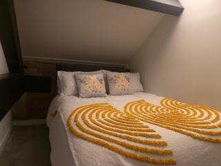 Modern Bradford City Apartment Steps from Stadium and Train Station - 5