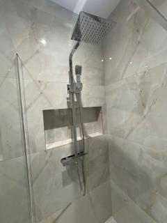 Brand New Luxury Centrally Located 2BR Apartment - 6