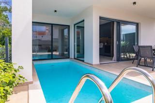 Brand new apartment with private pool - 9