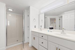 Treasure Shores–3BR Beachfront Corner Unit sleeps 8 with Stunning Gulf Views! - 0