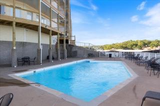 Beach Area, 2 Pools, Pet-Friendly Condo at 205mm - 7