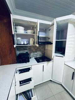 Modern 2BR House AC Bedrooms 5 Min to Airport - 7