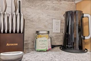 Quiet. HotTub. 0.5 mi 2 Airport & Light Rail. FIFA - 5