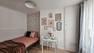 Cozy little Parisian nest, perfect for 2 people - 4