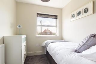 4 Bed - 3 Bath - Near James Cook Hosp - Sleeps 7 - 7