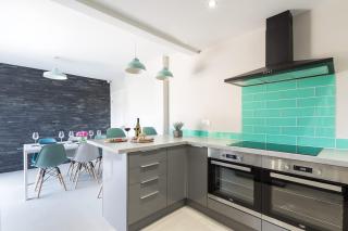 4 Bed - 3 Bath - Near James Cook Hosp - Sleeps 7 - 9