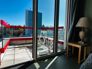 Modern Living, Luxe Studio Zurich - 3