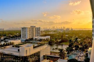 Luxury Oceanview Suite at the Fontainebleau Miami Beach with Balcony, King & Sofa Bed - 7