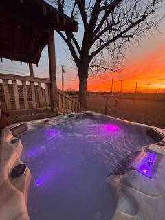 Hot Tub, 5BR2BTH in Guthrie, OK- Near EdmondOKC - 9