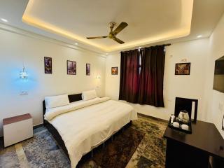 Hotel Oxygen La Vida Stay- Couple Friendly-Noida Sector 18 - 8