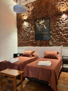 Espaciosa Casa en Pleno Centro Porteño - 8