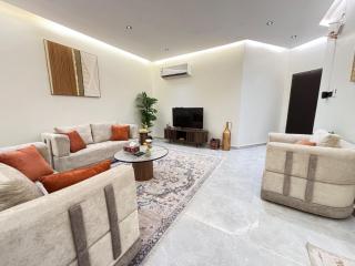 Modern 3BR Stay - Full Kitchen & Living - Munsiyah - 3
