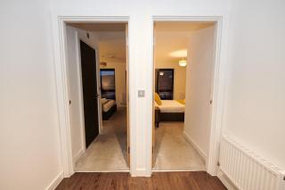 Modern Central York Apartment - Free Parking - 5