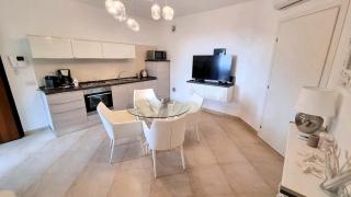 Mediterranean Apartment Pool & Parking - 4