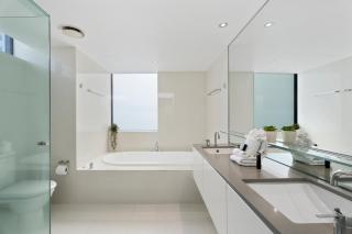 Mantra Circle on Cavill 3 Bedroom 2 Bathroom ocean and river views - 2