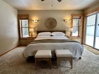 Sierra Lodge + Guest House w/sauna/theater/hot tub - 3