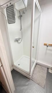 Modern Stay in Ashford Town Centre 5min to Station - 3