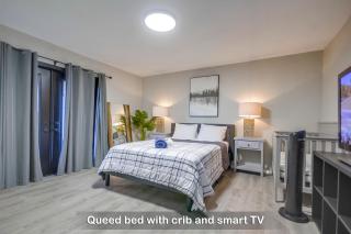 Entire Private Home with 3 Bedrooms 2 Bathrooms, Gated Yard, 100 inch TV, 1 Gbps WiFi, Available Now - 4