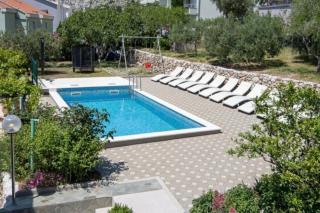 Family friendly house with a swimming pool Omis - 25197 - 3