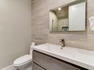 Luxury Modern 4 Bedroom 4 Bathroom Home with Rooftop Deck #5 - 5