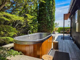 The Black House Horizon Retreat -Private Outdoor Tub - 6
