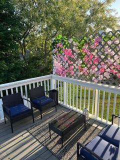 Serene Retreat near JFK Private Balcony, Yard, and Pool Access - 4