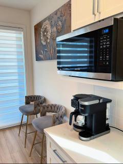 Luxury 4BR Home Bear Mountain Victoria Sleeps 8 plus - 3