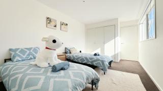 Lakefront 6B4B House by GoodLive - 3