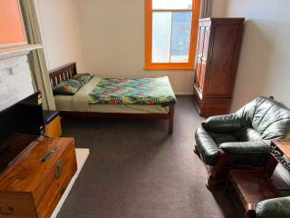 Historic Oamaru Railway Station Guesthouse - 4