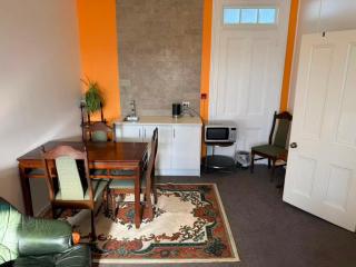 Historic Oamaru Railway Station Guesthouse - 2