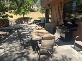 Beautiful 4BR Cabin with Mountain Views Near Shaver Lake and China Peak Pet Friend Fast WiFi Free Parking - 5