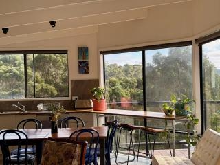 Cottage with forest & ocean views 5 min from Lorne - 7