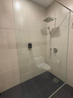 Cozy 1BR Crown Pacific Apartment, Near The Spring - 9