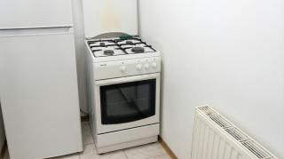 Stylish 1BR City Apartment for 5, Great Location - 5